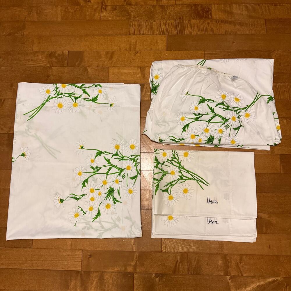 1970s Vera Neumann Daisy Sheet Set Full Size Burlington No-Iron Percale